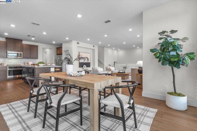 5700 Greige Cir, Dublin CA: https://media.crmls.org/mediaz/ac5136ff-77a7-46b4-82ae-3107591ac936.jpg