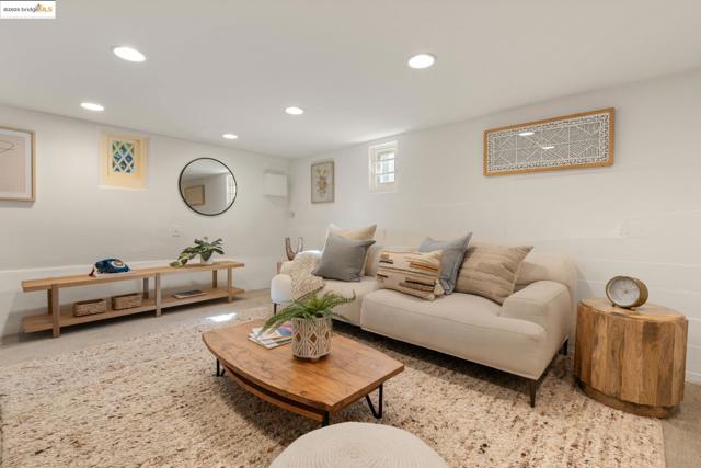 5815 Morpeth St, Oakland CA: https://media.crmls.org/mediaz/ac514509-dac2-43df-974f-35076b4ce042.jpg