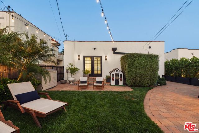 1225 S Cloverdale Avenue, Los Angeles CA: https://media.crmls.org/mediaz/ac51a9c4-5418-40ba-9512-629a9b586634.jpg