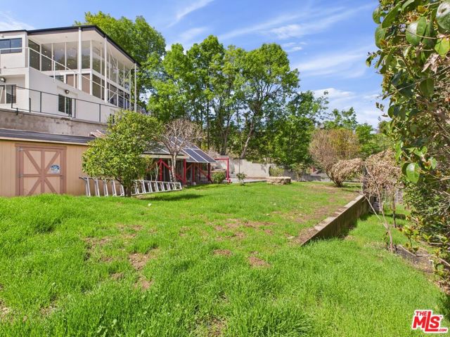 4942 Marmol Drive, Woodland Hills CA: https://media.crmls.org/mediaz/ac51df58-103a-4257-bf5a-fe106b876ab2.jpg
