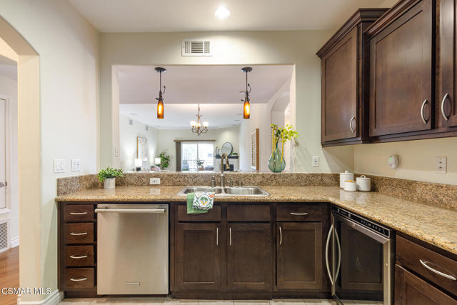 13200 Moorpark Street, Sherman Oaks CA: https://media.crmls.org/mediaz/ac51fa08-7c6c-4440-b1ef-f32713c41eed.jpg