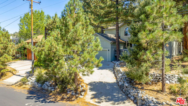 1712 Woodland Drive, Pine Mountain Club CA: https://media.crmls.org/mediaz/ac5200ce-737c-4911-8d46-7f43bfb4c877.jpg