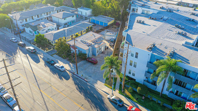 11675 Oxnard Street photo 6