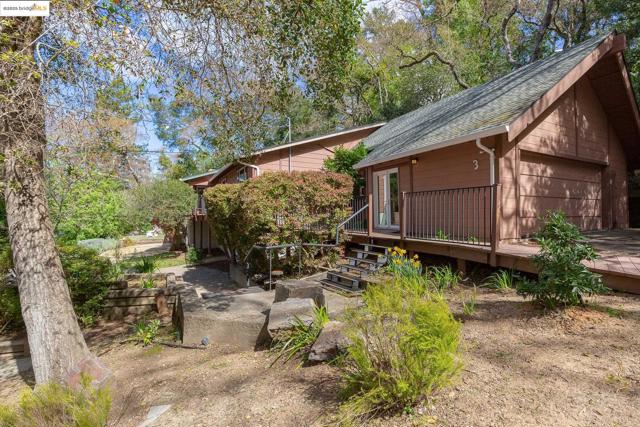 3 Mountain View Pl, Lafayette CA: https://media.crmls.org/mediaz/ac52bf35-22bd-4771-b5ba-2b43adf7ee29.jpg