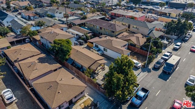 1114 S Kern Avenue, Los Angeles CA: https://media.crmls.org/mediaz/ac532792-7dbe-4478-86b8-c884db7b3a94.jpg