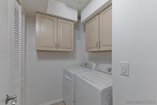 8263 Camino Del Oro, La Jolla CA: https://media.crmls.org/mediaz/ac53e9f2-aa69-4a31-9f15-a8eae42fc2e0.jpg