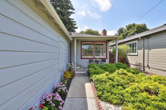 1621 Brittan Avenue, San Carlos CA: https://media.crmls.org/mediaz/ac543378-fd4b-463a-9548-559d9140213d.jpg