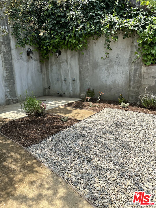 4188 Division Street, Los Angeles CA: https://media.crmls.org/mediaz/ac545478-b44e-4214-a94b-7952b3bbe189.jpg