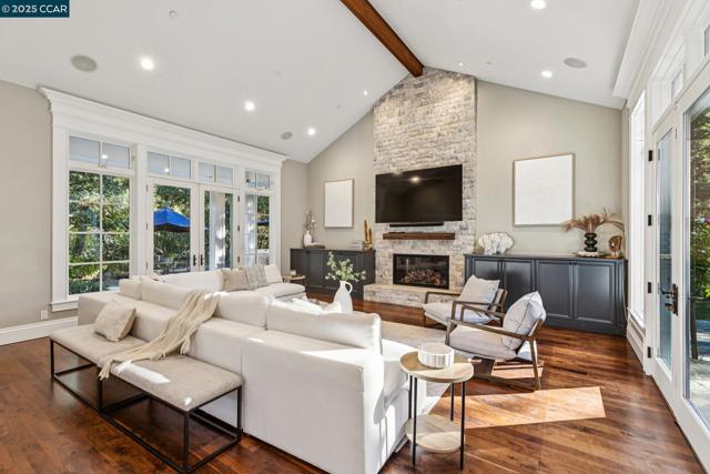 3656 Old Blackhawk Rd, Danville CA: https://media.crmls.org/mediaz/ac54bbe1-e0b4-47b3-bf51-069c01a0de3f.jpg