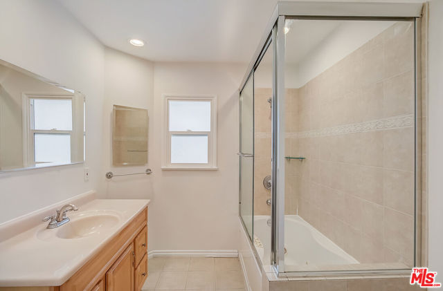 10034 Genesta Avenue photo 5