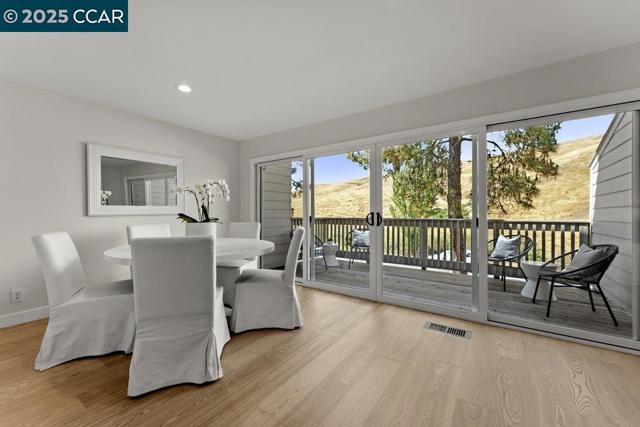 412 Woodminster, Moraga CA: https://media.crmls.org/mediaz/ac55b1bf-ecc3-4200-ac5c-61c45200b97c.jpg