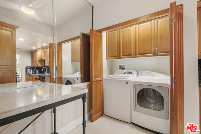 8455 Fountain Avenue, West Hollywood CA: https://media.crmls.org/mediaz/ac55b5df-64cf-42a6-80aa-4cd7a1b267ce.jpg