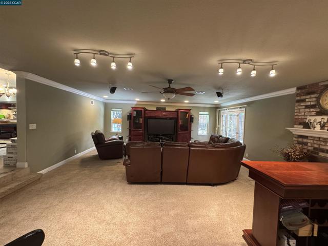 898 Luxury Dr, Concord CA: https://media.crmls.org/mediaz/ac5638ce-e005-42d9-8e15-4b829658835d.jpg