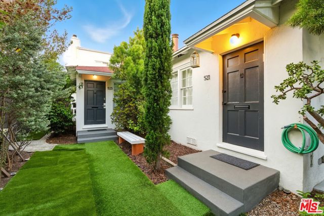 521 Venice Way, Venice CA: https://media.crmls.org/mediaz/ac56f935-439f-47c8-910d-71c78123d87b.jpg