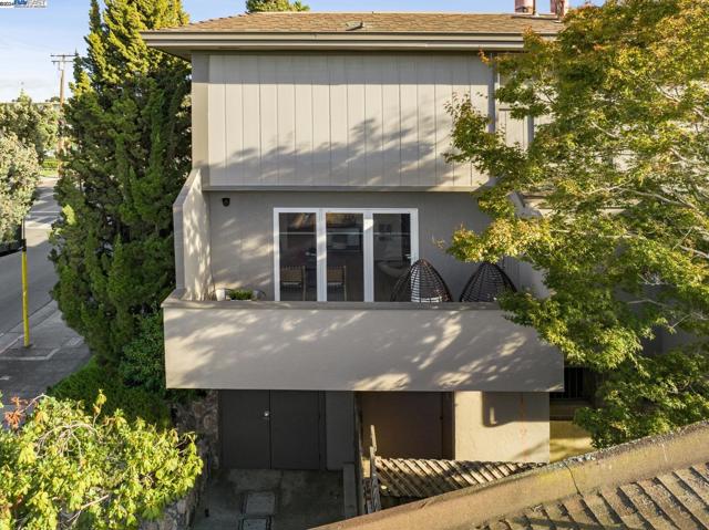 2106 Otis Dr, Alameda CA: https://media.crmls.org/mediaz/ac57409f-68d0-42bf-ab12-77c435faea60.jpg