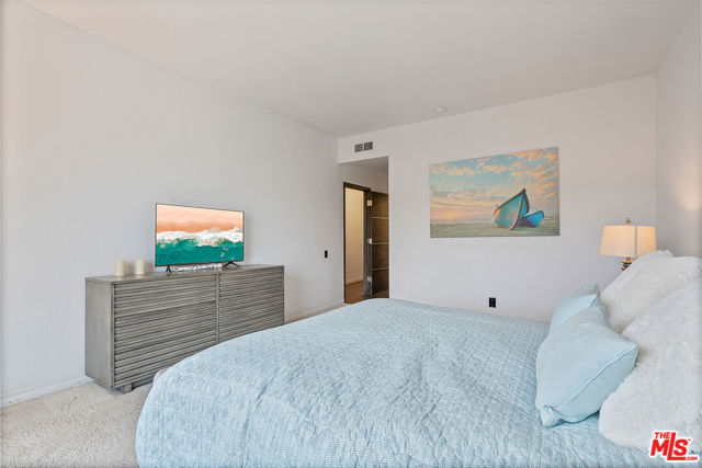 2175 S Beverly Glen Boulevard, Los Angeles CA: https://media.crmls.org/mediaz/ac575749-7575-4651-85e3-18a54853579d.jpg