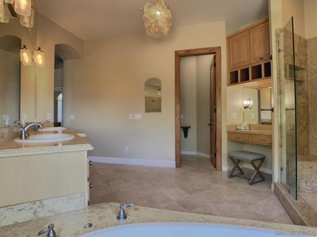 1445 Terracita Ln, Alpine CA: https://media.crmls.org/mediaz/ac57ac99-6fc8-46db-874c-436164f5c0b7.jpg