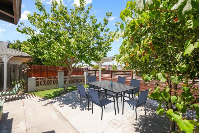 9155 57 Gold Coast Dr, San Diego CA: https://media.crmls.org/mediaz/ac57b288-9d54-4017-b911-1a5e392f8dbf.jpg