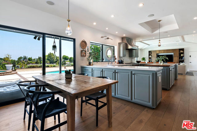 17237 Quesan Place, Encino CA: https://media.crmls.org/mediaz/ac5824fe-4ecf-4b1b-86bf-d3798ecc4bee.jpg