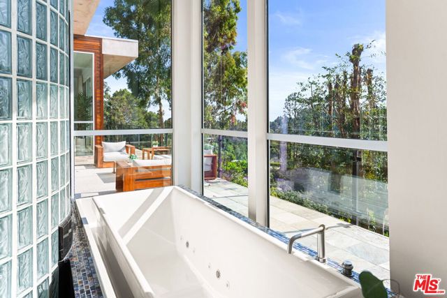 933 Bluegrass Lane, Los Angeles CA: https://media.crmls.org/mediaz/ac58d34f-5509-4945-807c-eb765f6768a2.jpg