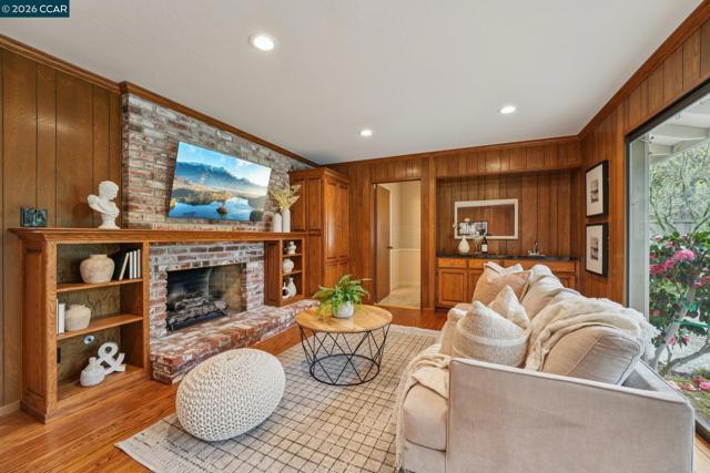 Image 6 of 44 For 34 Sherwood Ct