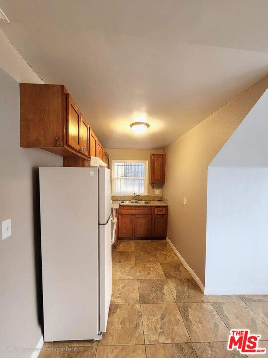 4045 W 28th Street, Los Angeles CA: https://media.crmls.org/mediaz/ac593324-f3b2-468e-baca-34dfc1e19b66.jpg