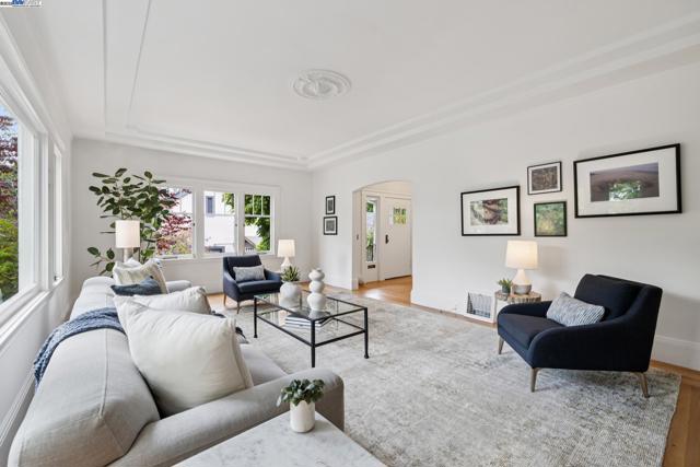 6040 LAWTON AVENUE, Oakland CA: https://media.crmls.org/mediaz/ac59e65c-f84a-4b5b-8001-31e07afd83cd.jpg