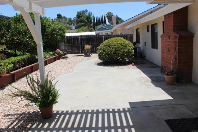 Detail Gallery Image 2 of 28 For 1760 Harold Rd, Escondido,  CA 92026 - 3 Beds | 2 Baths