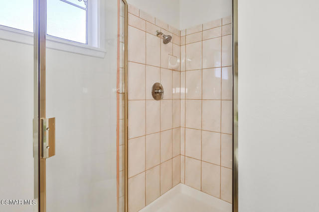 5260 Edgeware Drive, Calabasas CA: https://media.crmls.org/mediaz/ac5bf922-c496-4d74-8f47-89de602f4d7e.jpg