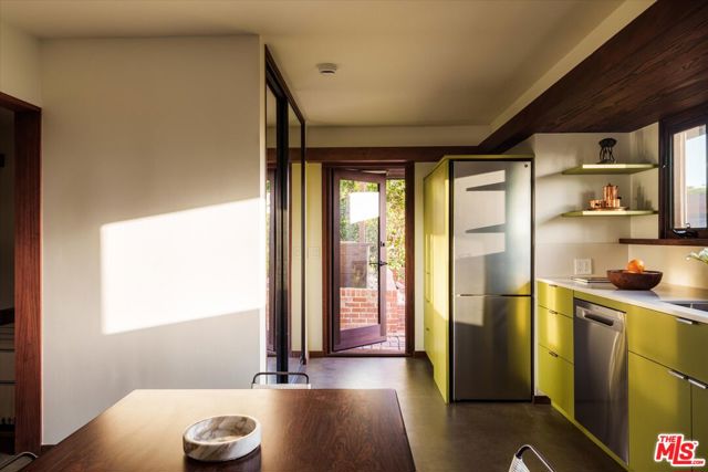 4260 Sea View Lane, Los Angeles CA: https://media.crmls.org/mediaz/ac5c0e69-780e-411d-9e91-c26e482880ee.jpg