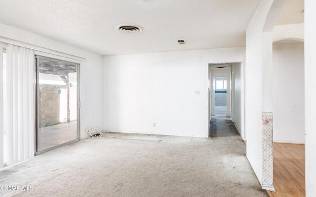 2137 Cutler Street, Simi Valley CA: https://media.crmls.org/mediaz/ac5e9946-c6ff-4f59-a709-b364a9a553bd.jpg