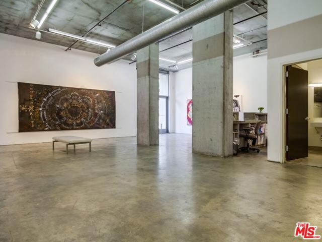 1100 S Hope Street, Los Angeles CA: https://media.crmls.org/mediaz/ac5f0fe7-3e65-47bf-8848-018baf7440fe.jpg