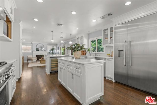 10411 Windtree Drive, Bel Air CA: https://media.crmls.org/mediaz/ac5f346a-07e7-42e6-be24-d47a4f900ce8.jpg
