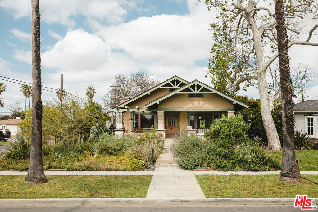 3903 Pine Avenue, Long Beach, CA 90807