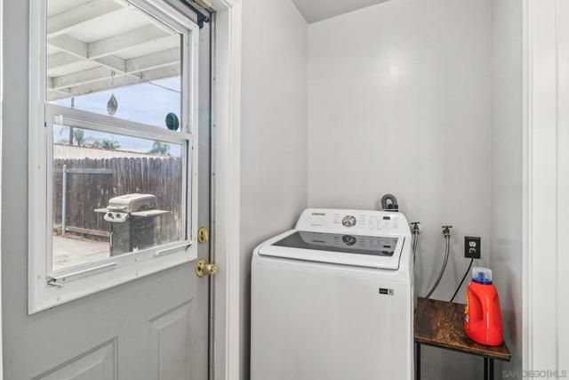 1097 Wayside Ave, El Cajon CA: https://media.crmls.org/mediaz/ac5f9ce4-8060-4222-b3df-689006ce6420.jpg