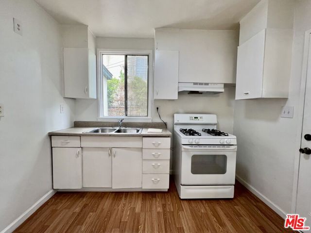 2209 S Ridgeley Drive, Los Angeles CA: https://media.crmls.org/mediaz/ac5fab20-8b9b-4a02-915e-6204a5eeccd4.jpg
