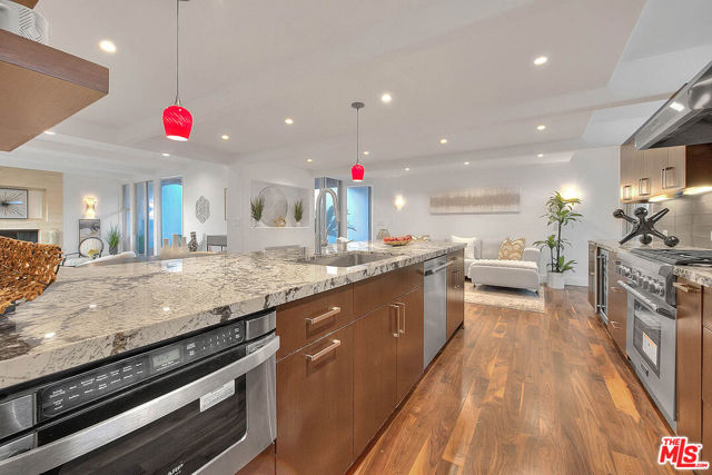 3804 Duray Place, Los Angeles CA: https://media.crmls.org/mediaz/ac60848a-fb9b-420a-aebe-14877351715f.jpg