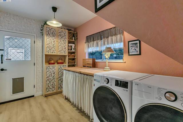 2019 E St, Hayward CA: https://media.crmls.org/mediaz/ac60ae32-d31d-4fa8-8108-4fcb9391525b.jpg