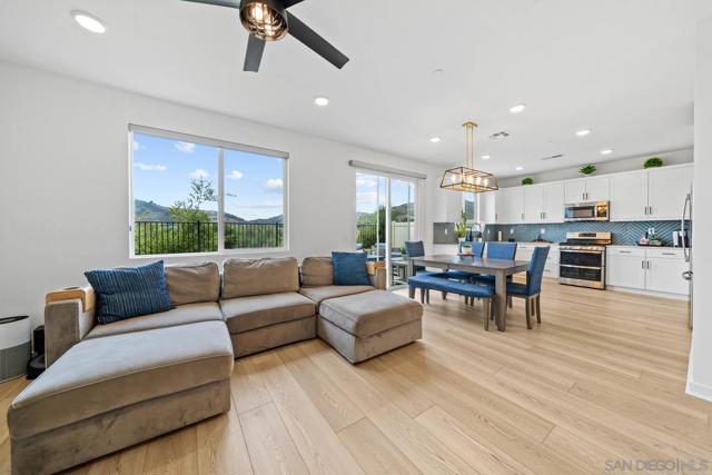 35052 Hacienda Heights, Fallbrook CA: https://media.crmls.org/mediaz/ac60c0f8-d1a6-4a6a-ae5f-d196b312008c.jpg