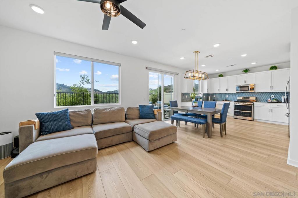 MLS #250029425SD img 7