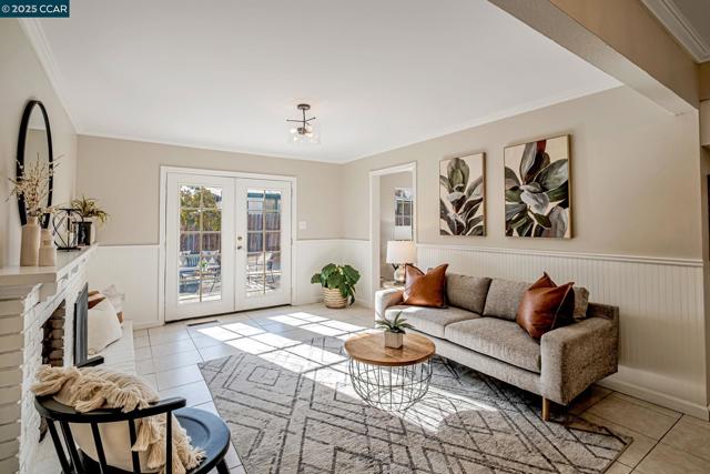 1498 Delaware Dr, Concord CA: https://media.crmls.org/mediaz/ac6118cd-5335-4d9d-9db9-93cc2347cd82.jpg