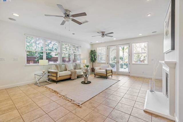 135 Cara Ct, Walnut Creek CA: https://media.crmls.org/mediaz/ac613149-8cbe-46f1-90bb-942a079ca67d.jpg