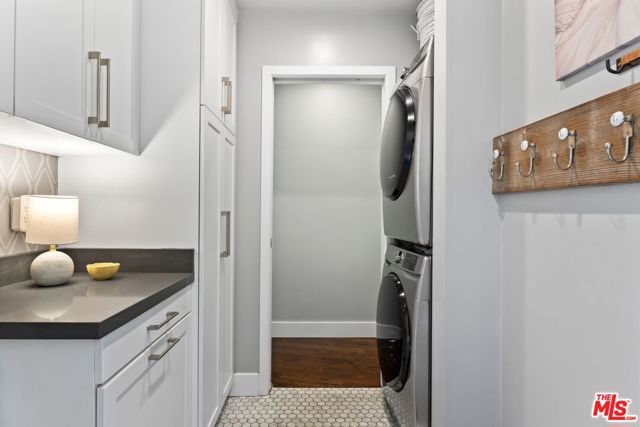 15601 Woodfield Place, Sherman Oaks CA: https://media.crmls.org/mediaz/ac617c9b-3b49-481f-a37d-12356a509015.jpg