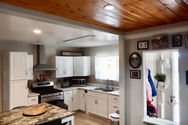 2101 Sweetland Street, Oxnard CA: https://media.crmls.org/mediaz/ac626843-15b9-456a-99bd-3eaa634a5653.jpg
