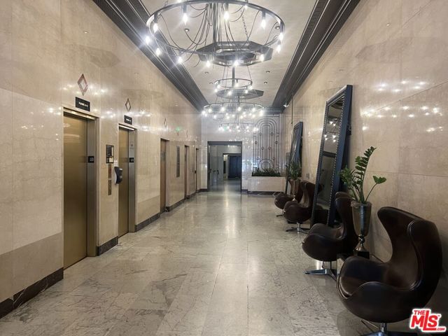 460 S Spring Street, Los Angeles CA: https://media.crmls.org/mediaz/ac62a7a7-0150-462c-9d45-a68e51eeee75.jpg