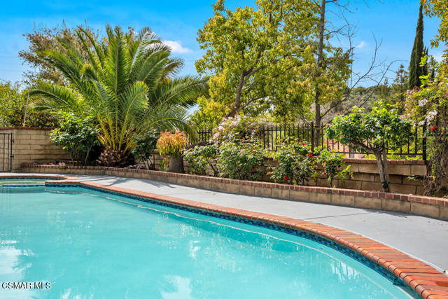 6057 Rainbow Hill Road, Agoura Hills CA: https://media.crmls.org/mediaz/ac62be5a-6035-4ed5-85c2-d4a60896c941.jpg