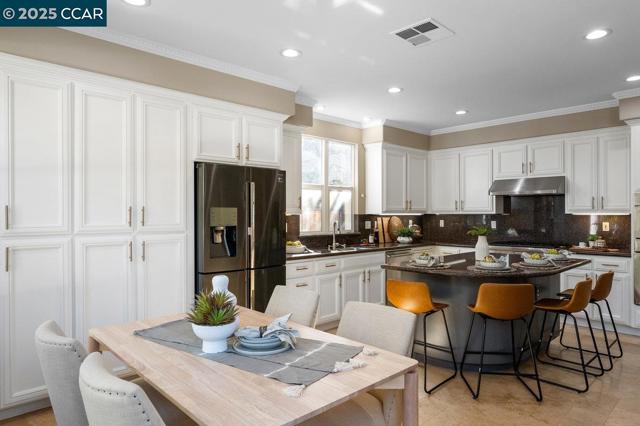 9662 Velvet Leaf Cir, San Ramon CA: https://media.crmls.org/mediaz/ac63105d-cb61-4fc1-a9eb-37d9ce339efc.jpg