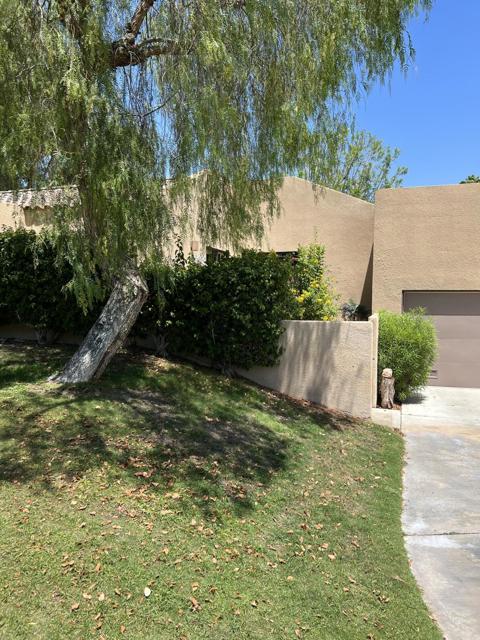 26 Mission Court, Rancho Mirage CA: https://media.crmls.org/mediaz/ac633335-595c-45b8-85db-54b85ec0f2dd.jpg