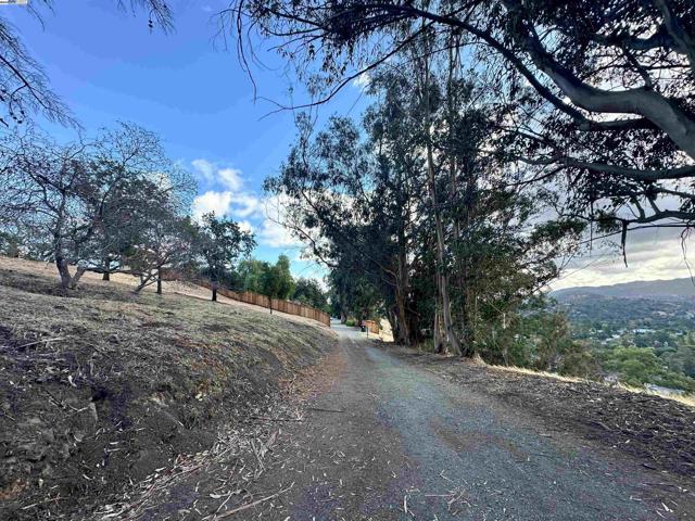194 Hillcroft Way, Walnut Creek CA: https://media.crmls.org/mediaz/ac638b31-643e-4440-89a6-25c3cc2f7a61.jpg