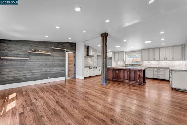 189 Suez Dr, Pacheco CA: https://media.crmls.org/mediaz/ac63d526-373a-47c6-99bd-775bda140b59.jpg